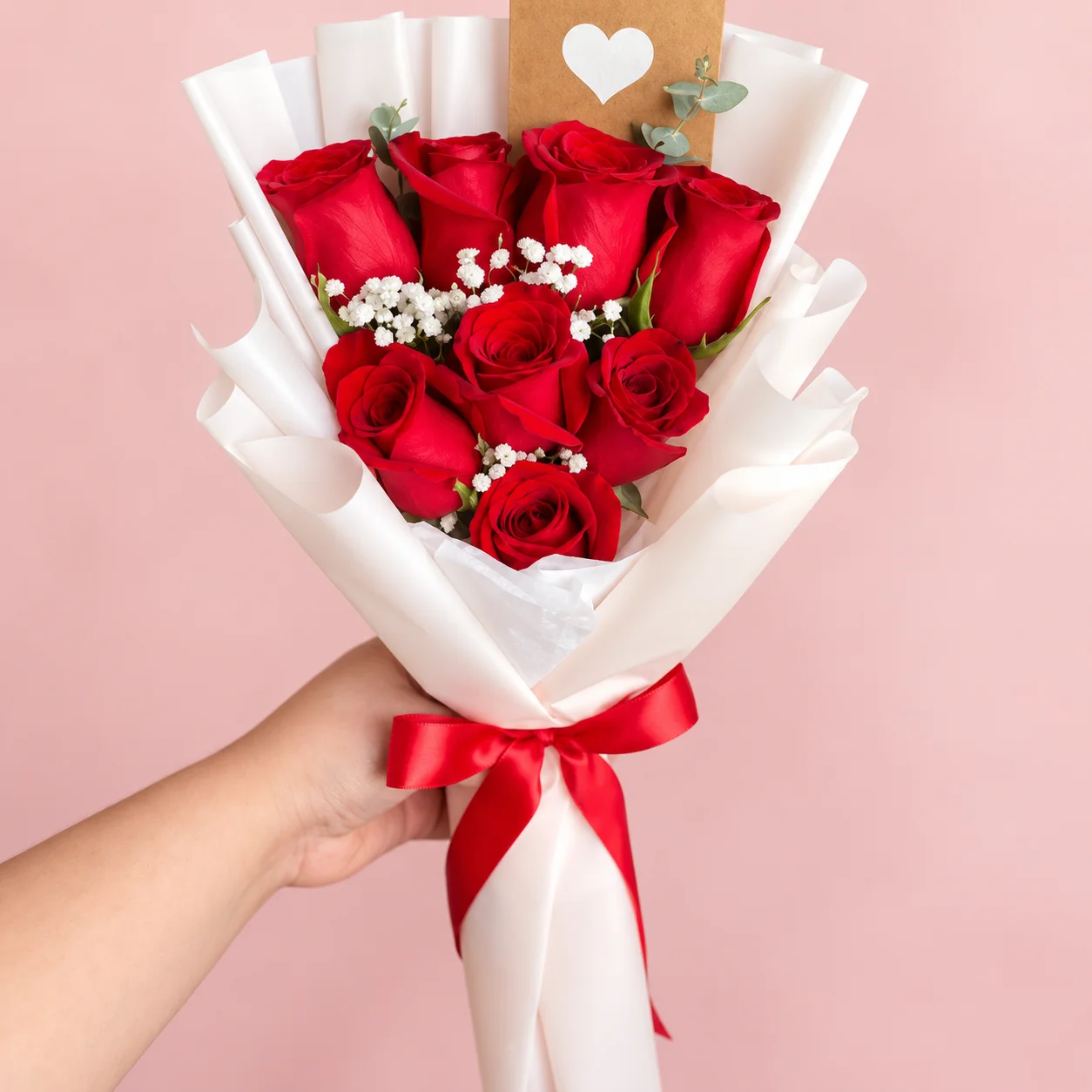 Nueve Rosas de Corazón - Ramo de 9 rosas rojas con gypsophila