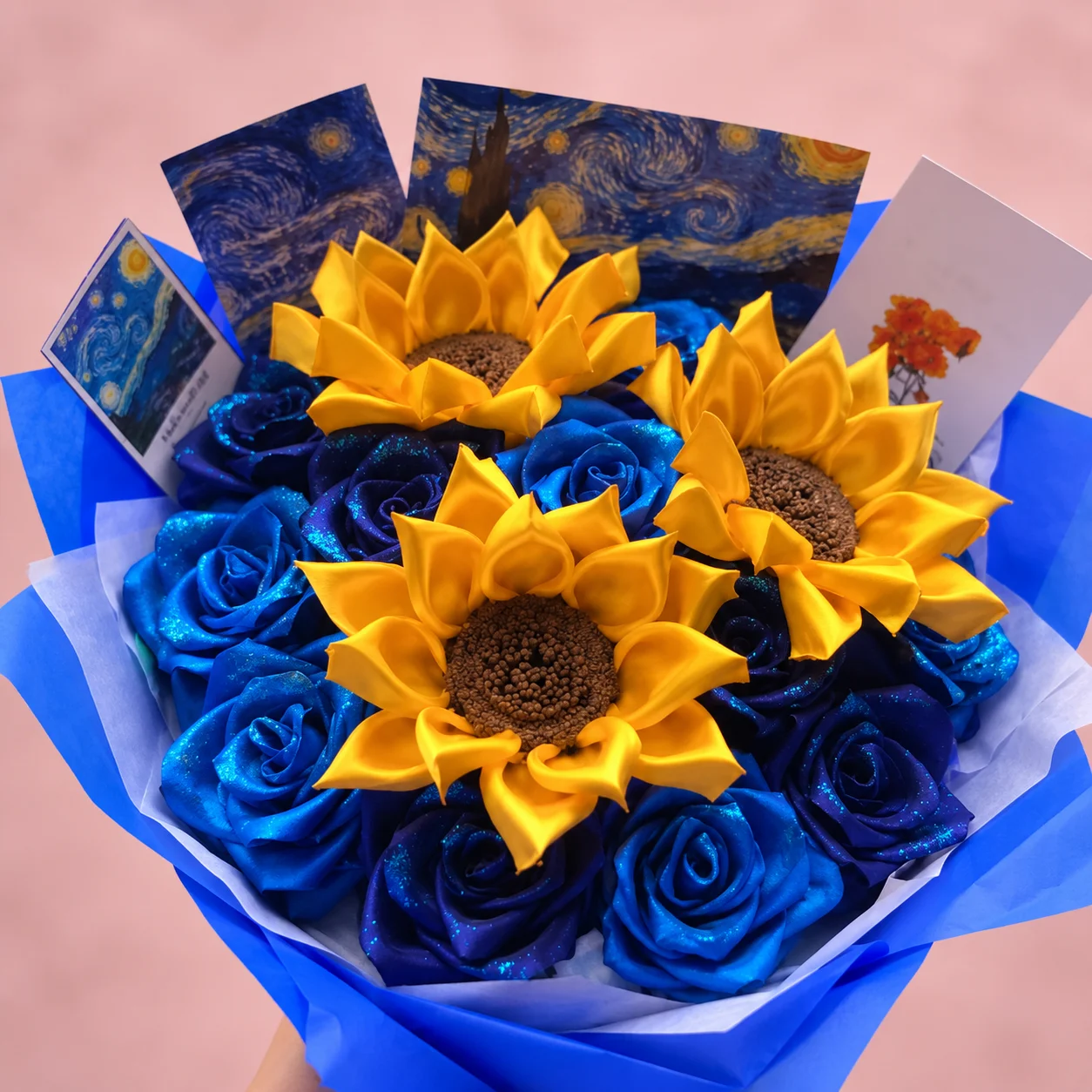 Ramo de rosas eternas azules con girasoles de cinta - Sara Shopp Floristería Palmira