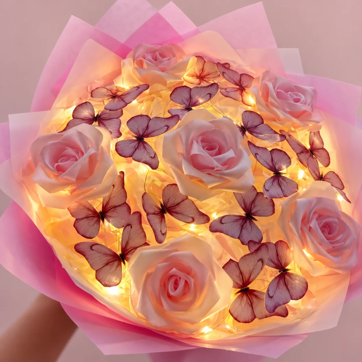 Ramo de rosas eternas con mariposas y luces LED